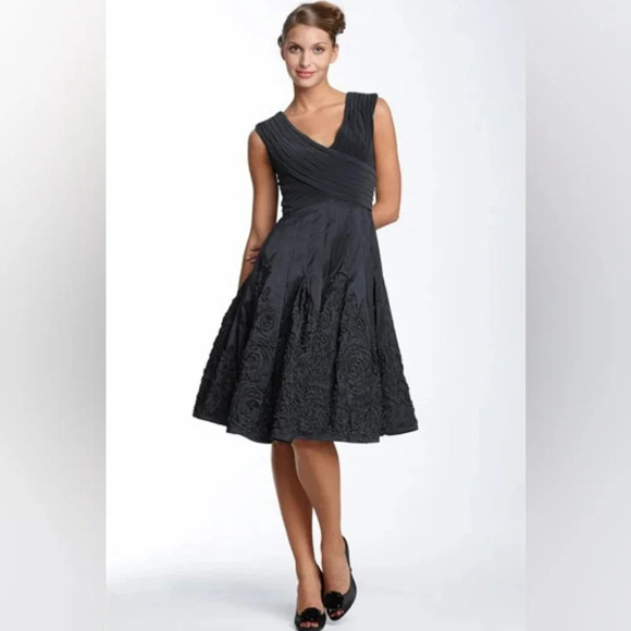 Adriana Papell Black Matte Jersey & Taffeta Dress Size 8P - Picture 1 of 9